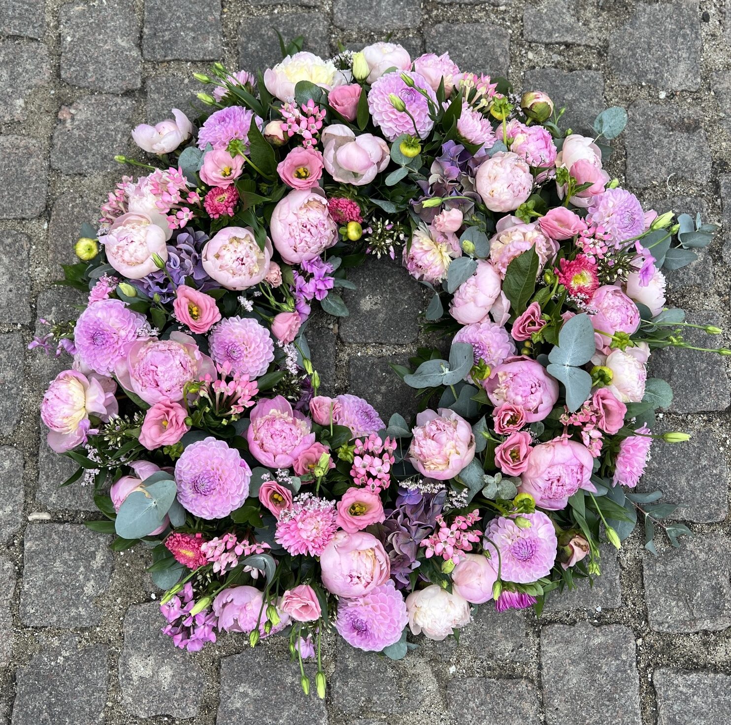 Rundpyntet krans Rosa Rundpyntet krans Rosa