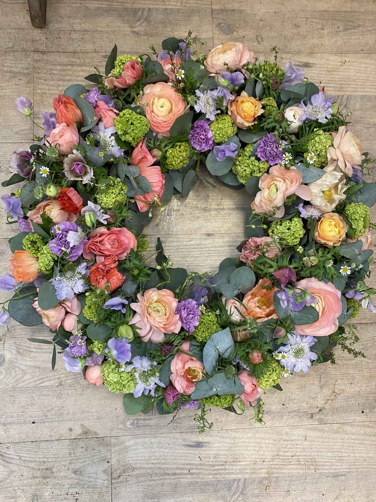 Rundpyntet blomster krans forår - Happyflower-dk Rundpyntet blomster krans forår - Happyflower-dk